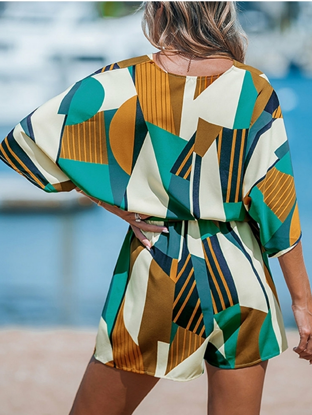 Cupshe Geometric Print V-Neck Romper, Size Xl - Picture 3 of 4